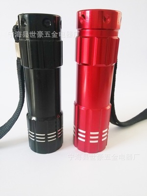 廠家直銷 led手電筒 強(qiáng)光手電筒 充電手電筒禮盒裝 強(qiáng)光手電批發(fā) - 廠家直銷 led手電筒 強(qiáng)光手電筒 充電手電筒禮盒裝 強(qiáng)光手電批發(fā)廠家 - 廠家直銷 led手電筒 強(qiáng)光手電筒 充電手電筒禮盒裝 強(qiáng)光手電批發(fā)價(jià)格 - 寧?？h世豪五金電器廠 - 